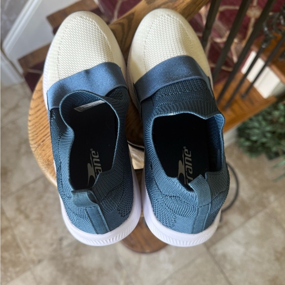 CRANE ladies lightweight slip on sneaker NWOT size 8, perfect condition, blue - Picture 10 of 10